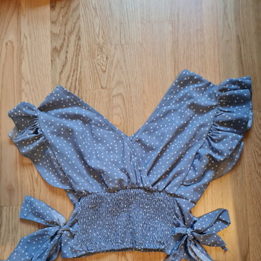 Blouse bleue à pois blanc