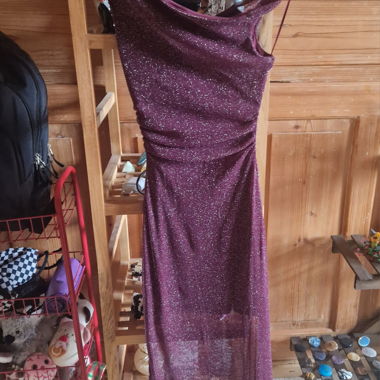 Langes glitzerndes Kleid