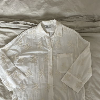 Schön bestickte Bluse Gr. S ZARA