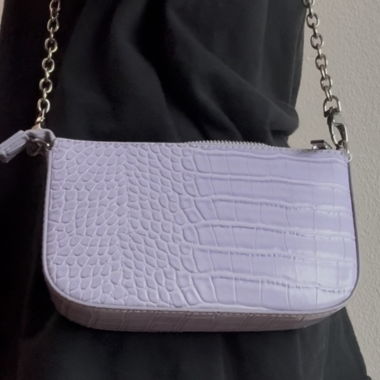 Borsa a tracolla con catena lilla