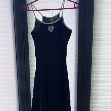 Schwarzes Trägerkleid