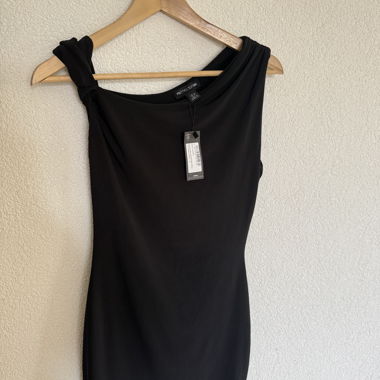Robe moulante courte noire neuve 