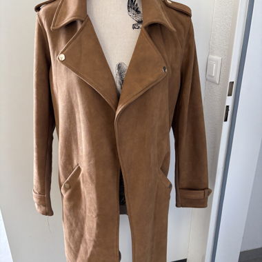 Manteau marron style trench