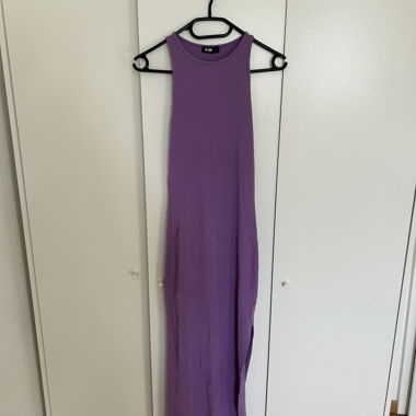 Purple sleeveless midi dress