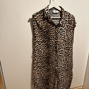 Robe à motif léopard