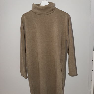 Robe col roulé beige
