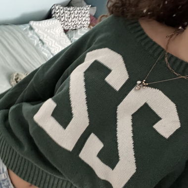 Grüner Hollister-Sweater mit weisser 22