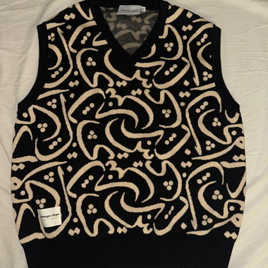 Middle beast pullover