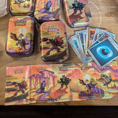PokemonkartenSamlung 110 Karten inkl Sammelsticker