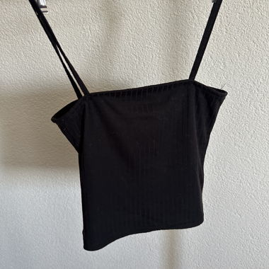 Top noire droit 