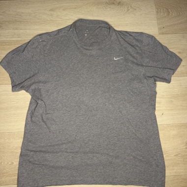 T-shirt Nike Dri-FIT gris – Taille M/L