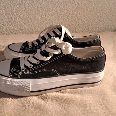 black low sneaker