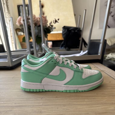 Nike dunk low glimmgrün