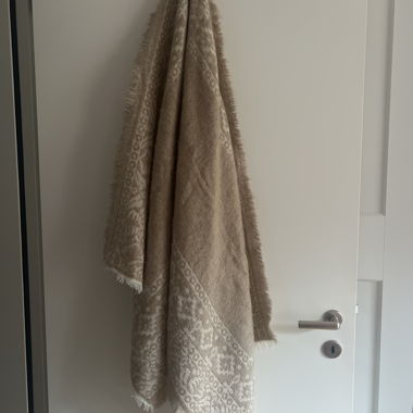 Beige/weisser Schal