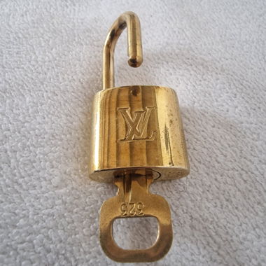 Original Louis Vuitton Schloss Nr. 323