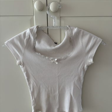 Super cute coquette white crop top