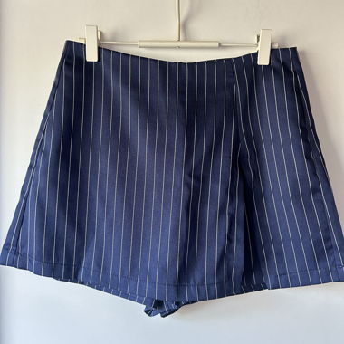 Jupe short bleu marine à rayures 