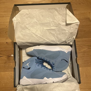 Jordan 7 Pantone 