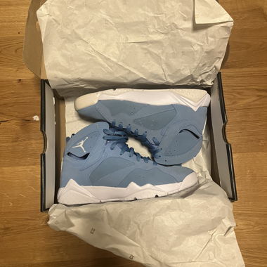 Jordan 7 Pantone 