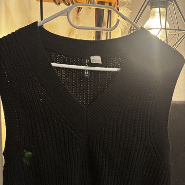 H&M Black Knit Vest