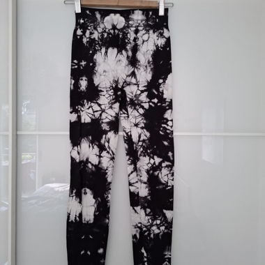 Black/white patterned leggings