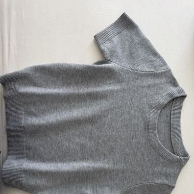 Grey short-sleeve sweater