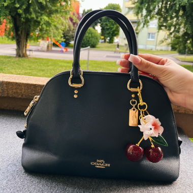 Sacoche Coach Black Dome avec breloque cerise