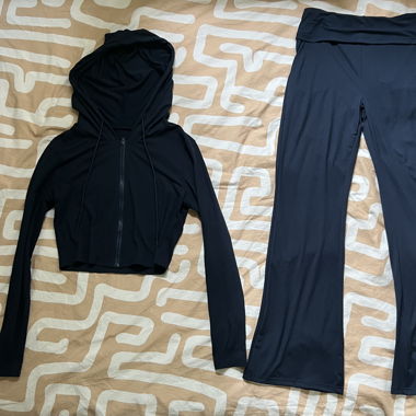 Ensemble de cardigan à capuche et pantalon 
