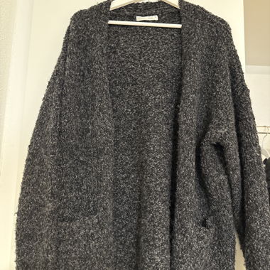 Cardigan grigio e nero