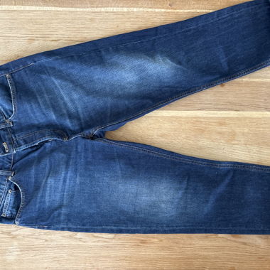 Blue straight-leg jeans
