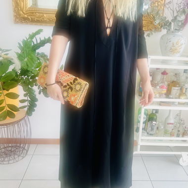 Robe longue noire à col lacé