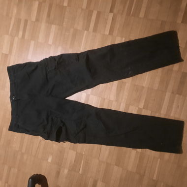 Schwarze Cargo