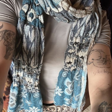 Blauer Boho-Schal mit Fransen – Y2K Vintage Vibes