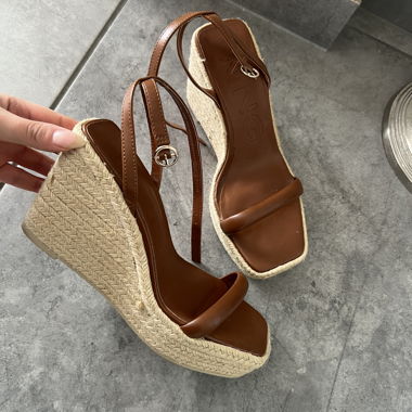 Sandales à talon compensé Mango