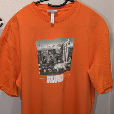Oranges T-Shirt mit Aufdruck
