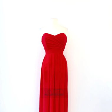 Bodenlanges Abendkleid mit Beinschlitz