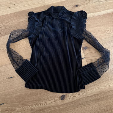 Schwarze Plissee-Bluse