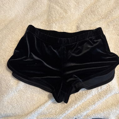 Kurze Stoffhosen