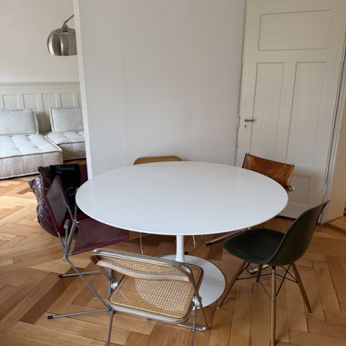 Knoll International Saarinen Round Table