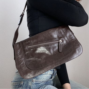 Brown shoulderbag with golden details