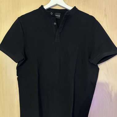 Schwarzes T-Shirt