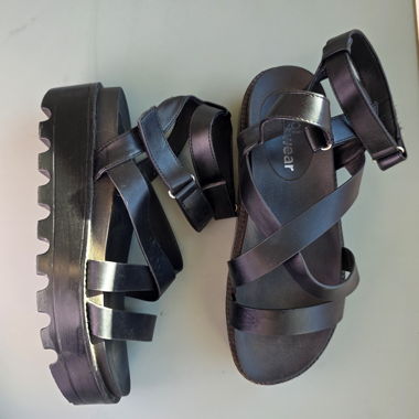 KOI FOOTWEAR Sandali con plateau