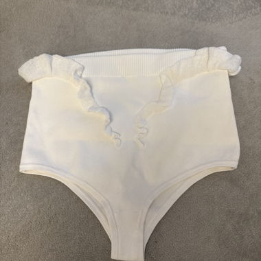 Culotte a vita alta bianche con volant