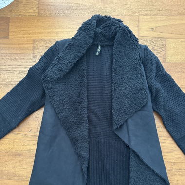 Cardigan noir avec fourrure synthétique