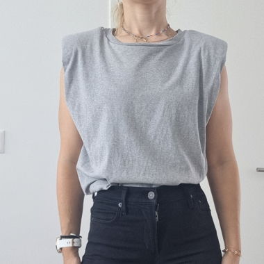 Shirt mit Schulterpolster