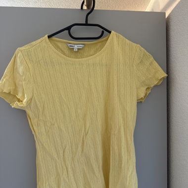 T-shirt giallo da donna ONLY
