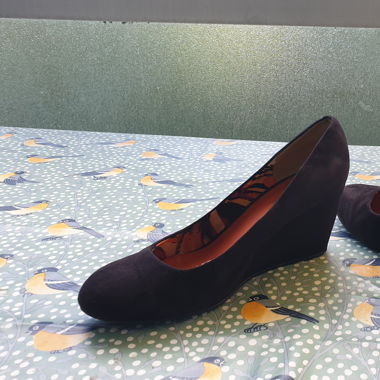Schwarzer Velours-Pumps
