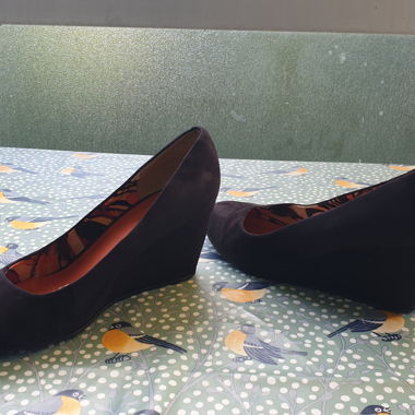 Black Velour Pump