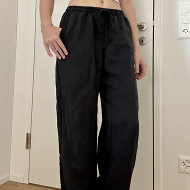 schwarze Leinenhosen