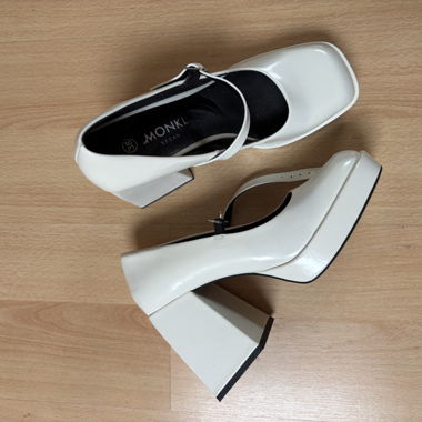 Chaussures à talons blanches 